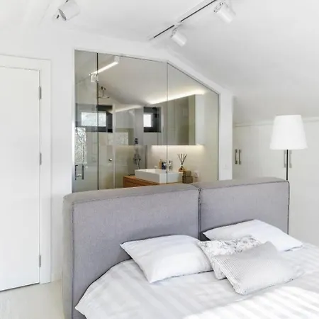 Hébergement de vacances Luxury Modern Oasis W Private Garden! #25 Istambul