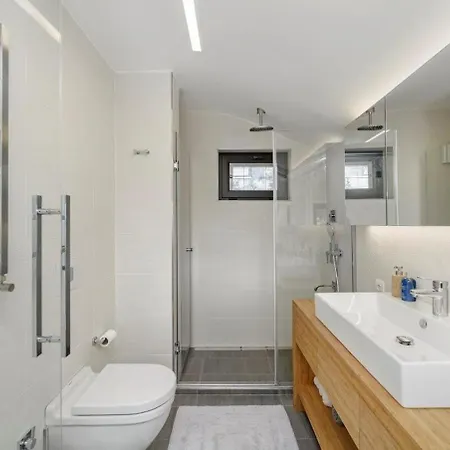 Luxury Modern Oasis W Private Garden! #25